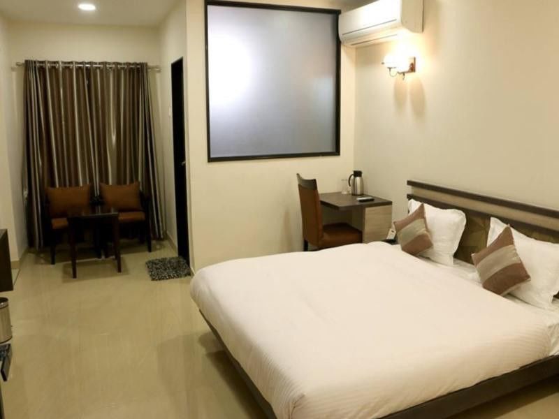 Townhouse Oak Hotel The Sudesh Rāipur Buitenkant foto